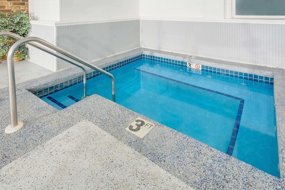 Days Inn By Wyndham Fond Du Lac Εξωτερικό φωτογραφία